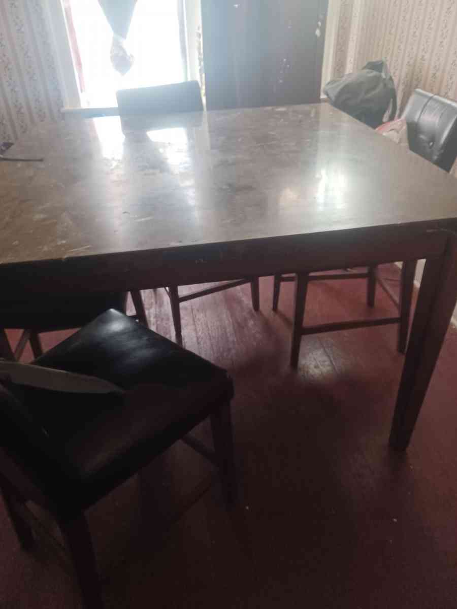 marble dinning room table with 4 chairs - Baltimore, Maryland