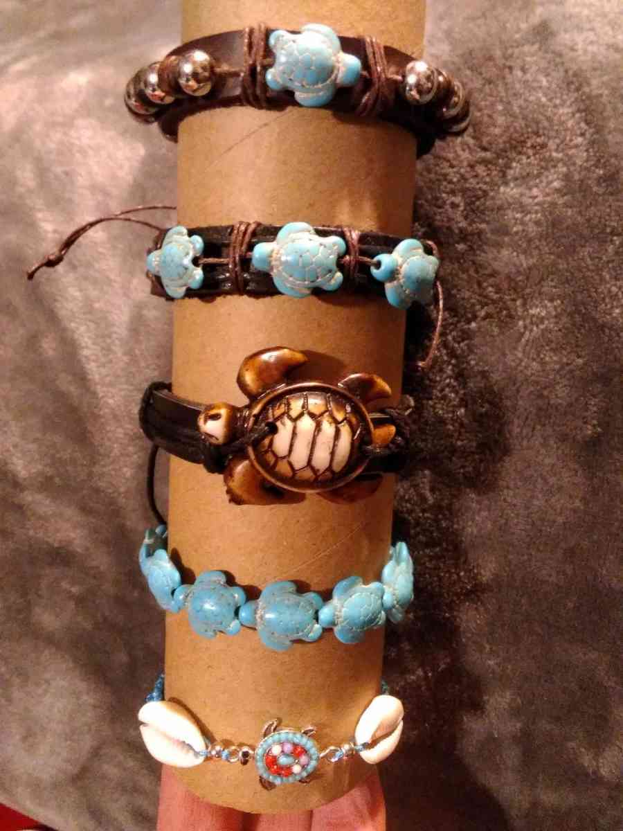 bracelets of symbolism with owls turtles and elephants - San Antonio, Florida