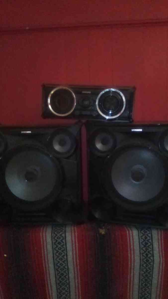 Pair Of 2013 Samsung Giga Home Audio Sound Speaker System Mo - Abilene, Texas