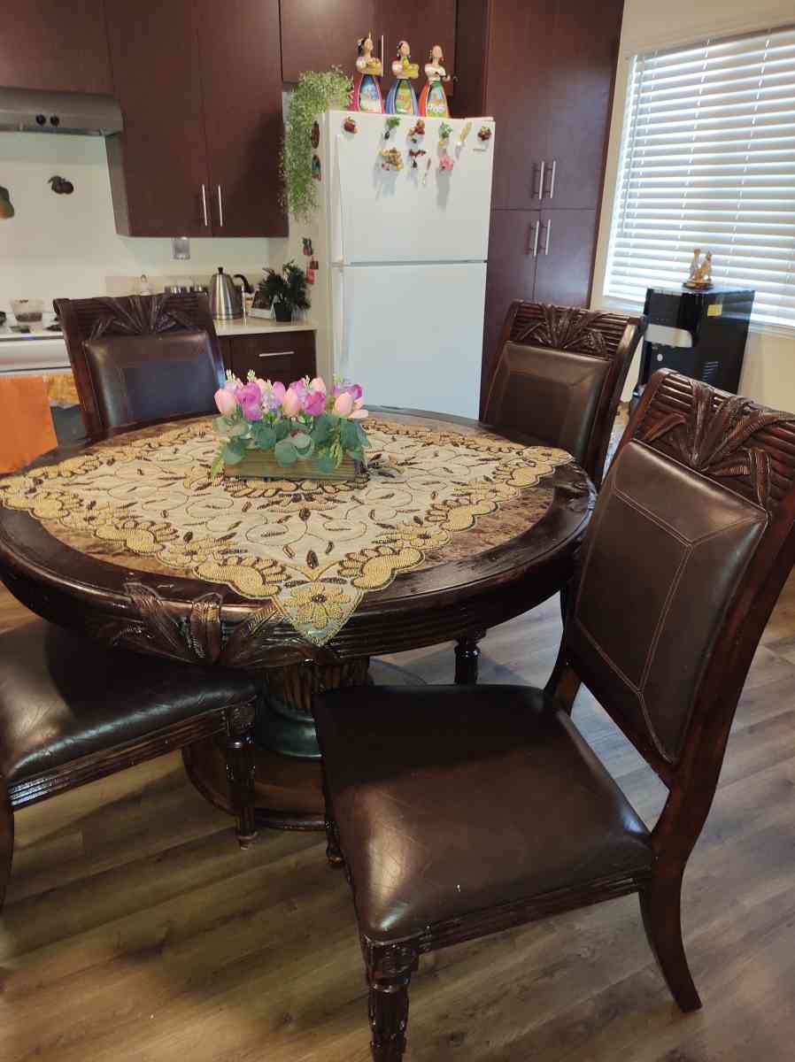 Dinning set  Comedor con 4 sillas - Chula Vista, California - FleaMarketBay