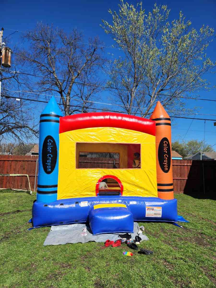 brincolin mesas y sillas de renta - Dallas, Texas - FleaMarketBay