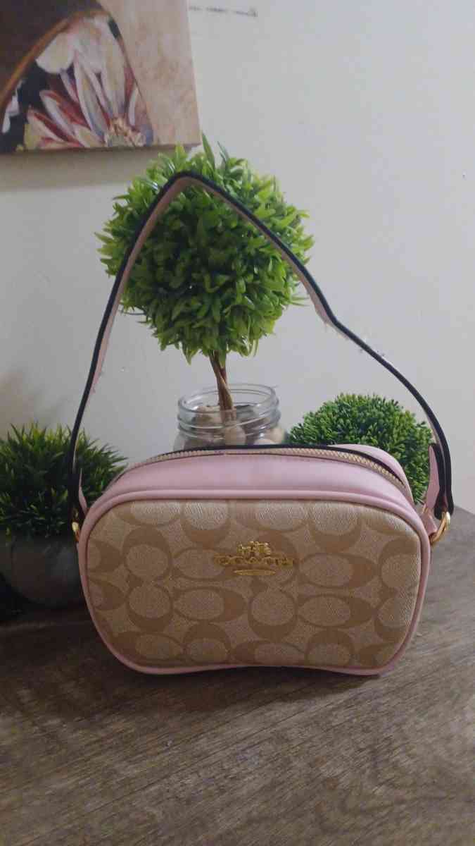 handbags - Buffalo, New York - FleaMarketBay