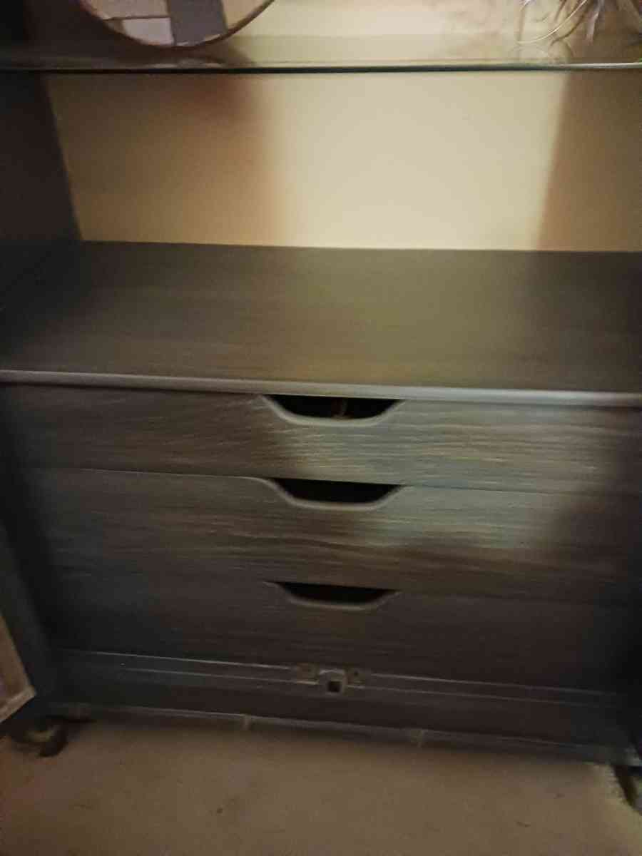 Tomlinson china cabinet - Southbury, Connecticut - FleaMarketBay