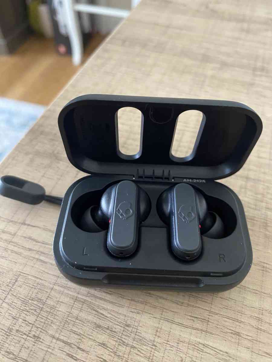 Skullcandy - San Jose, California - FleaMarketBay