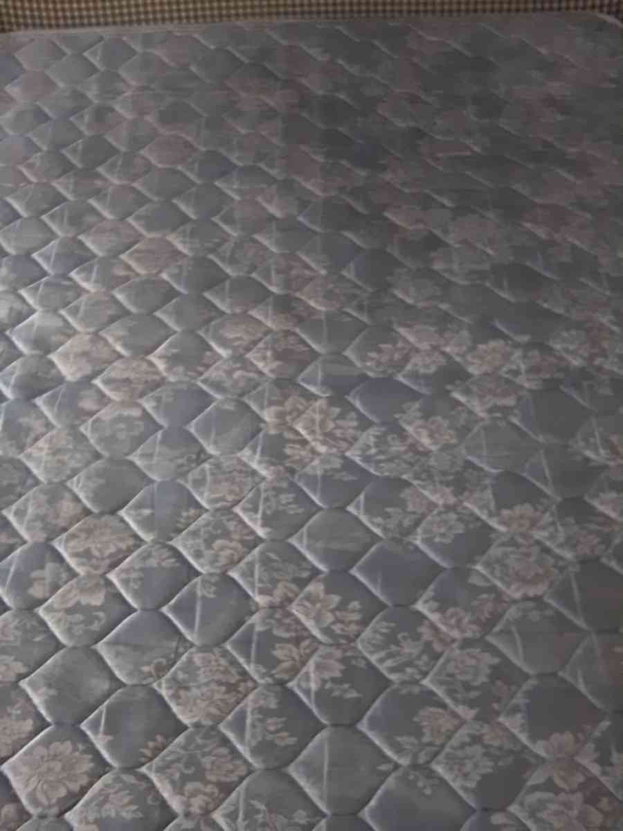 lazyboy sofa bed - Cumberland, North Carolina - FleaMarketBay