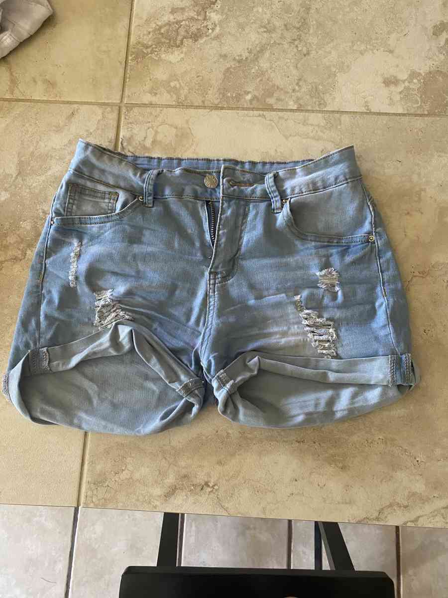 3 shorts deal - Gresham, Oregon - FleaMarketBay