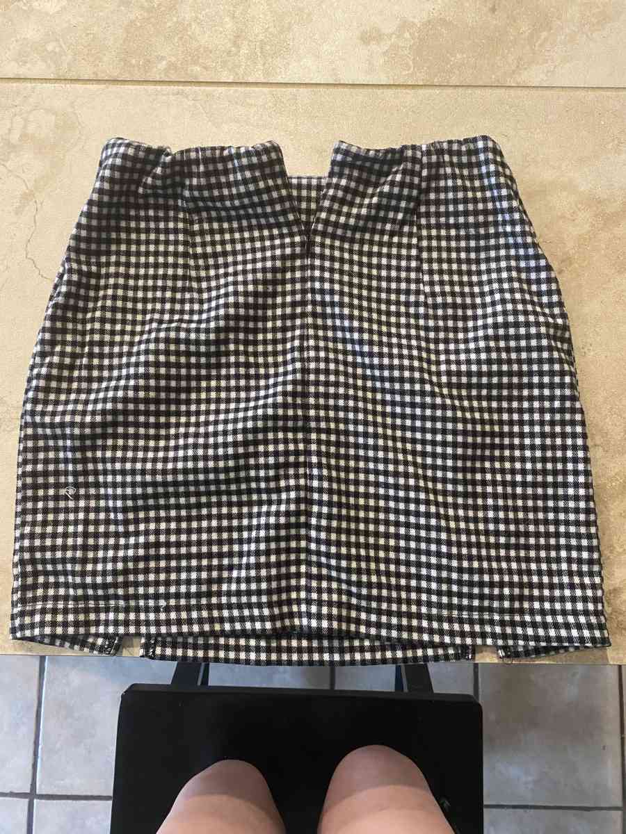 3 skirts deal - Gresham, Oregon - FleaMarketBay