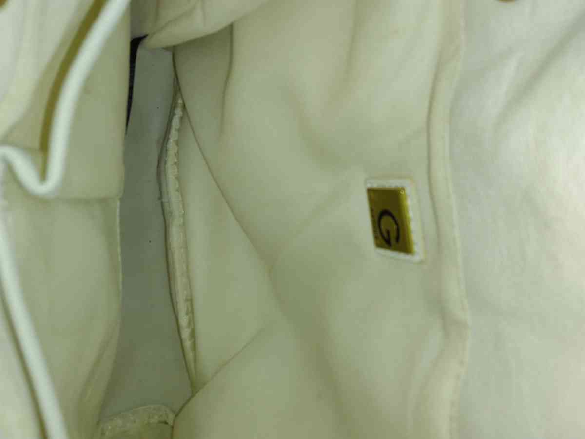 G BY GUESS WHITE CROSSBODY PURSE - Belen, New Mexico - FleaMarketBay