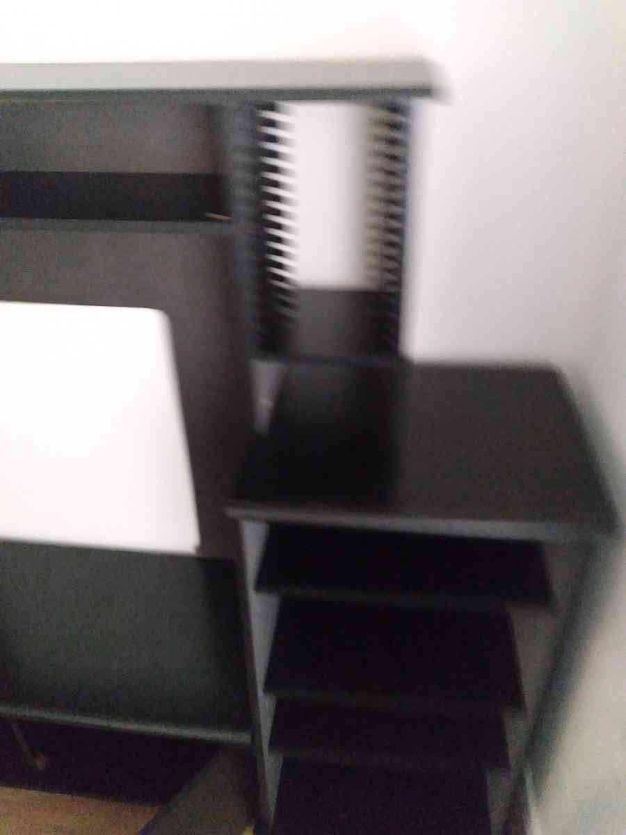 Entertainment Center - Arlington, Washington - FleaMarketBay