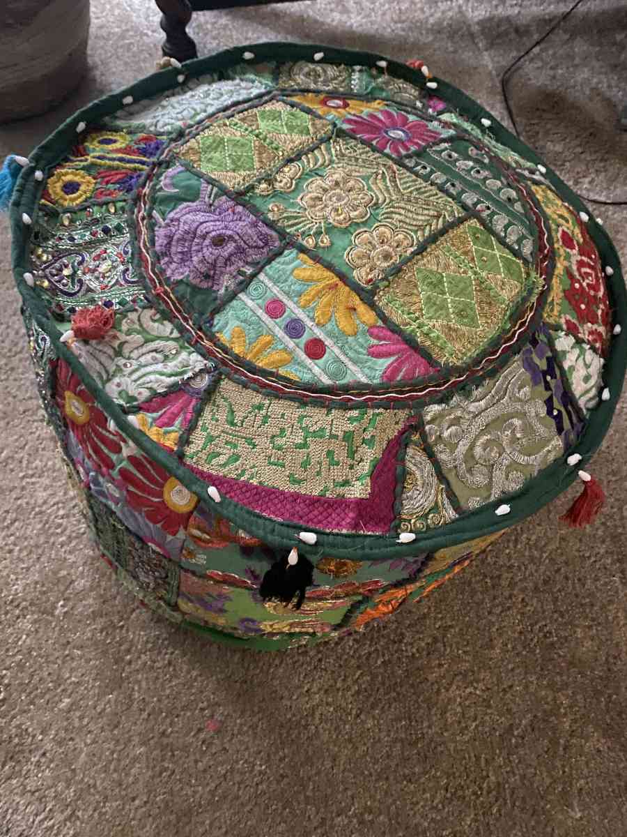 Beautiful ornate ottoman - Claremont, California - FleaMarketBay