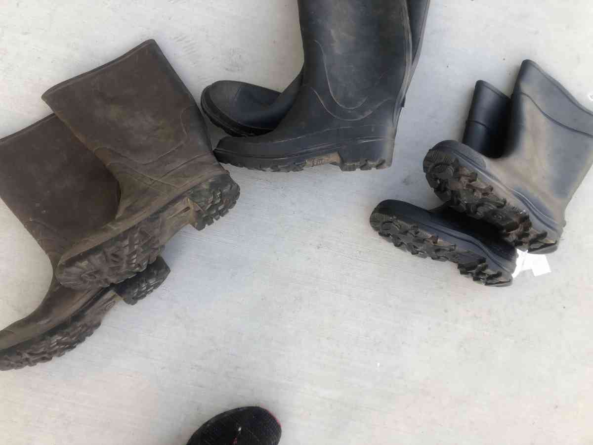 rubber boots - Fresno, California