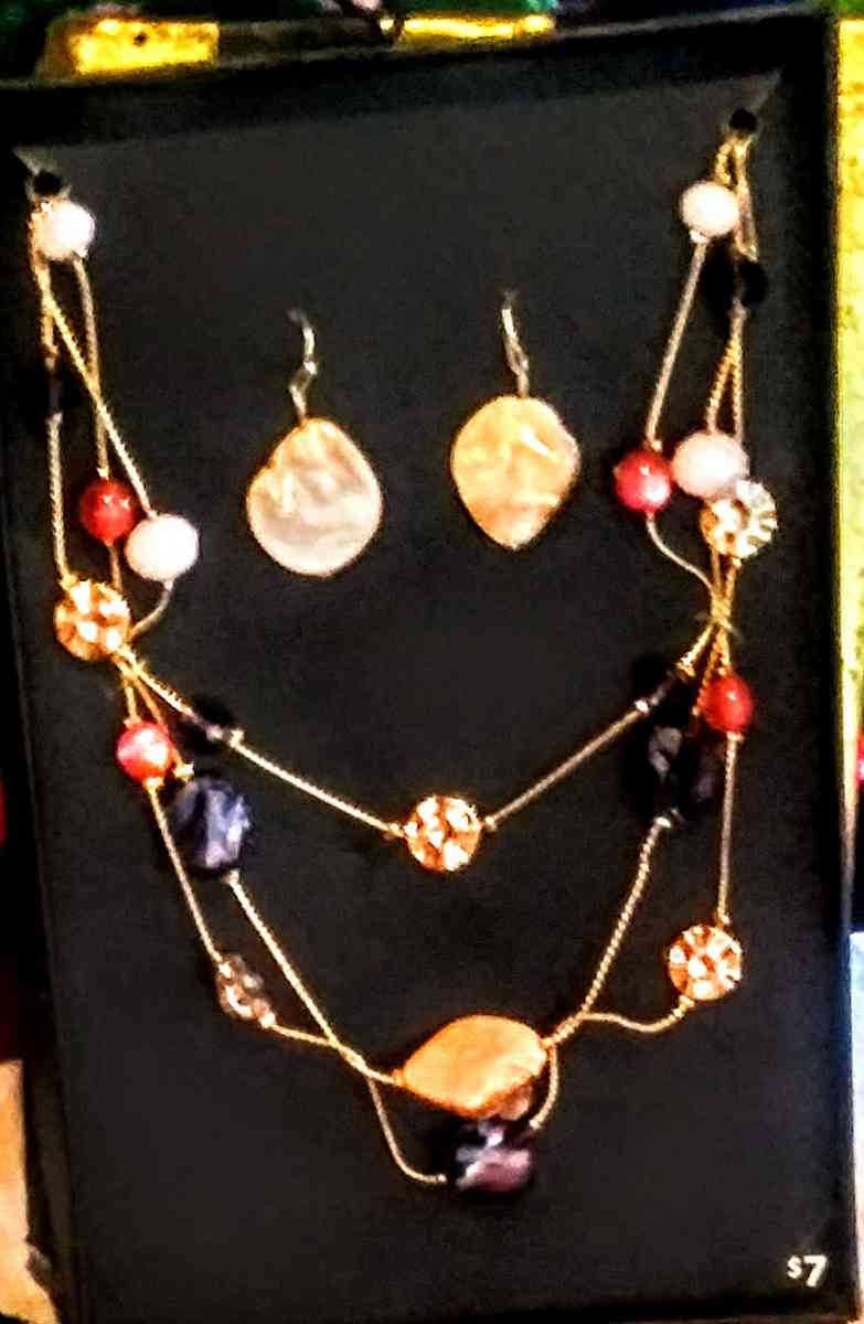 NECKLACE AND EARRING SET - Alliance, Ohio