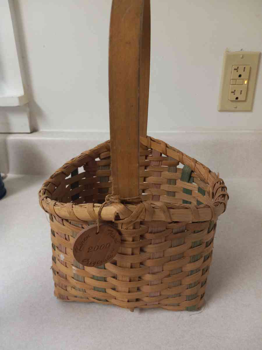 collectible basket - Bangor, Maine - FleaMarketBay