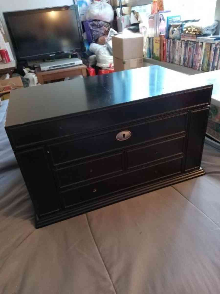 Vanity Chest - Los Angeles, California