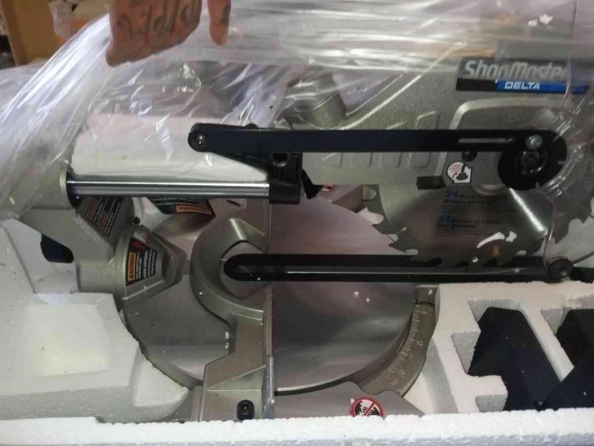 ShopMaster 10in sliding miter saw and stand - Lynchburg, South Carolina - FleaMarketBay