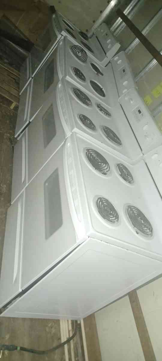 50 each Whirlpool Selfcleaning Stove Used As is 3 available - Arlington, Texas - FleaMarketBay