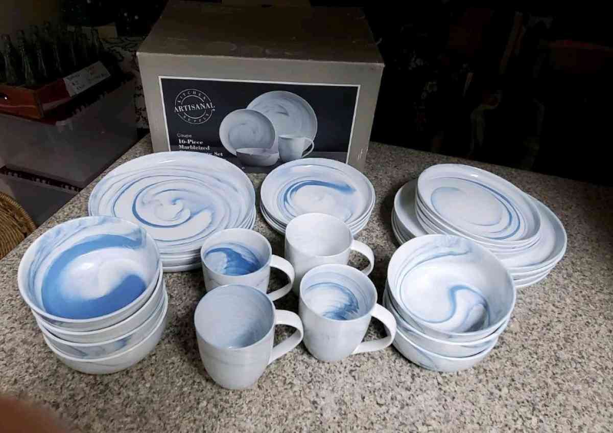 Artisanal Coupe 16 Piece Marbleized Dinnerware - Pensacola, Florida - FleaMarketBay