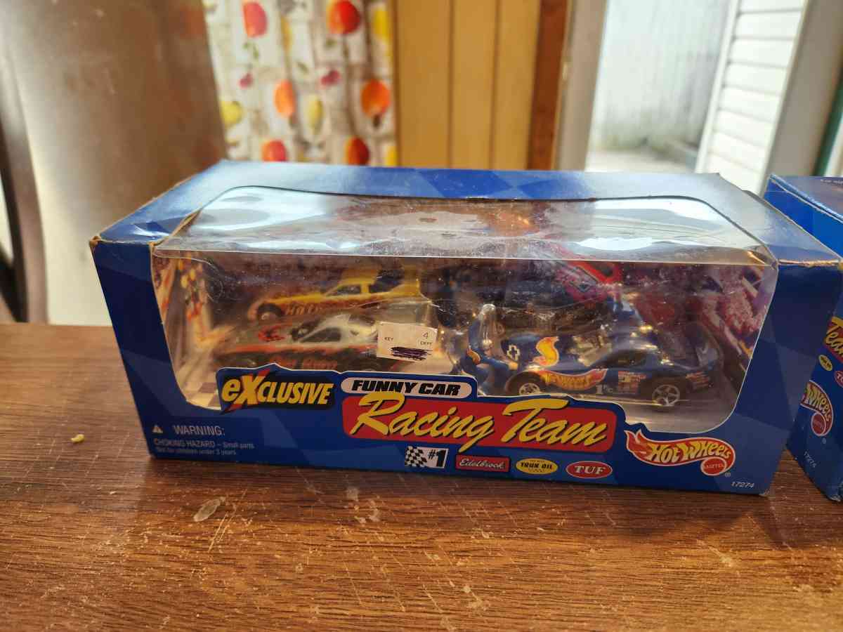 matchbox cars hot wheels and tractor trailers - Scranton, Pennsylvania - FleaMarketBay