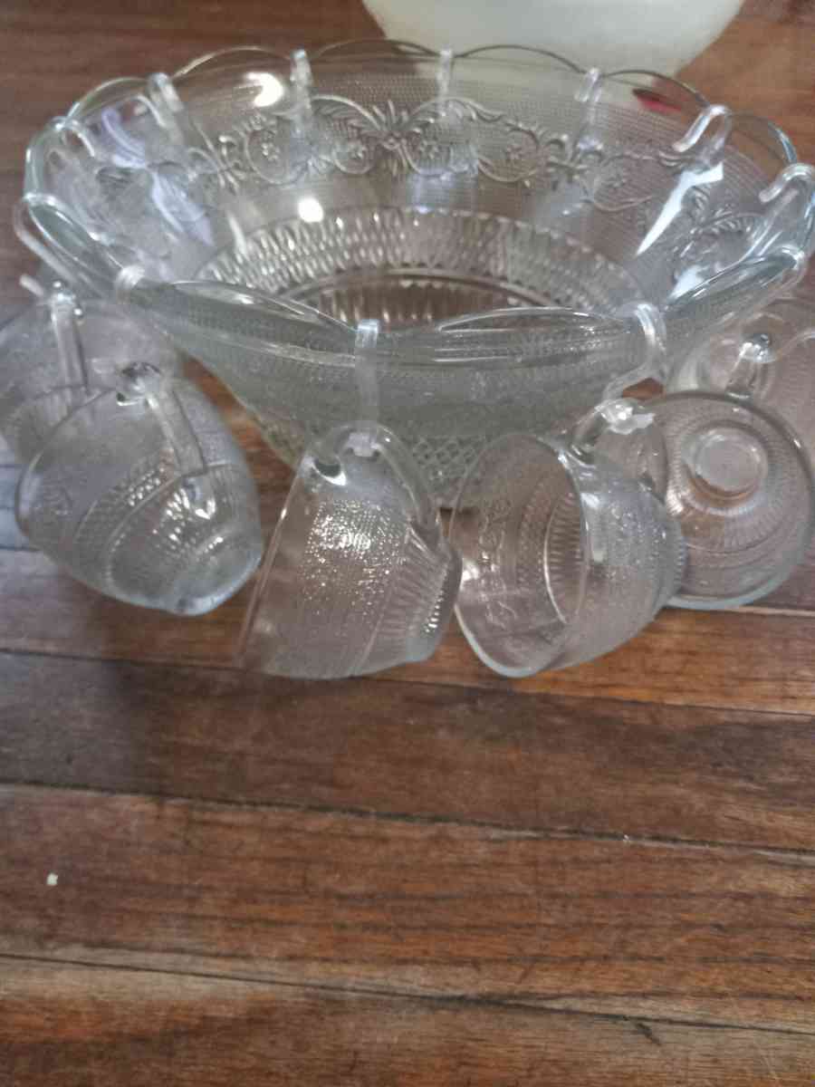 vintage 1960s glass punch bowl with 12 cups - Bangor, Maine