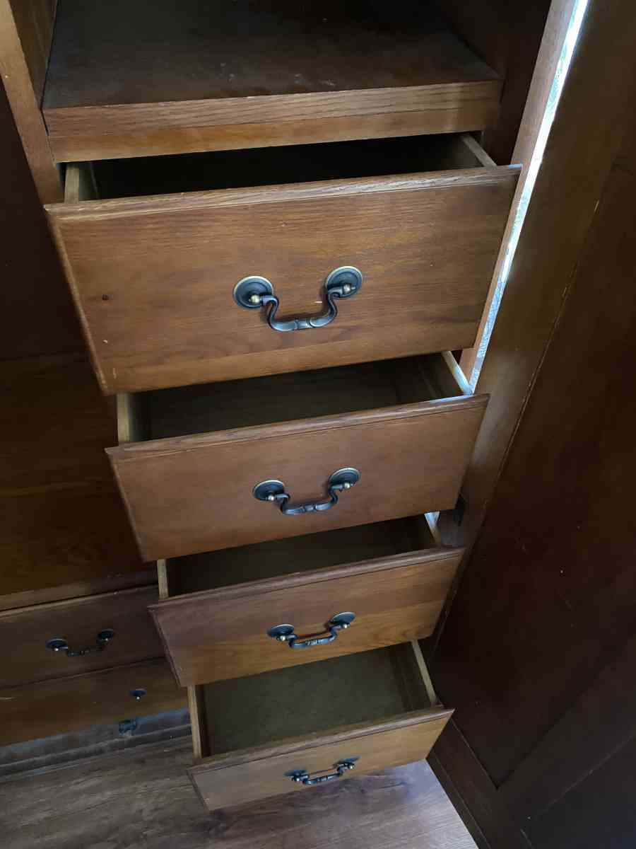 Solid oak antique armoire - Lowell, Massachusetts - FleaMarketBay