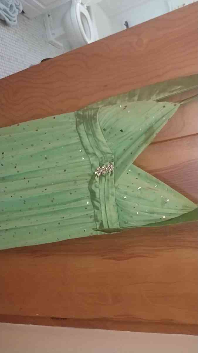 HOMECOMING DRESS - Collinsville, Illinois - FleaMarketBay