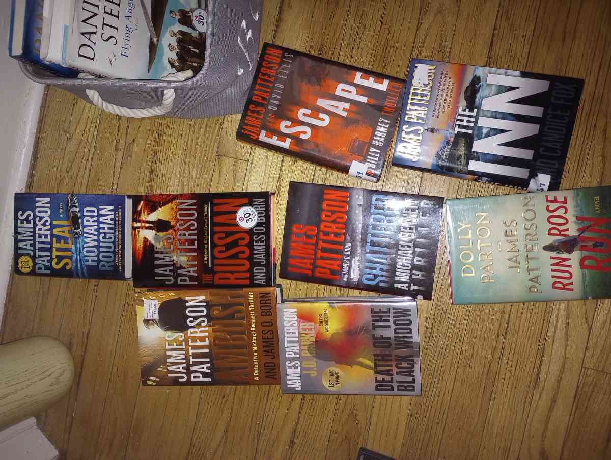 Lot of James Patterson Hardcover Books - Chicago, Illinois