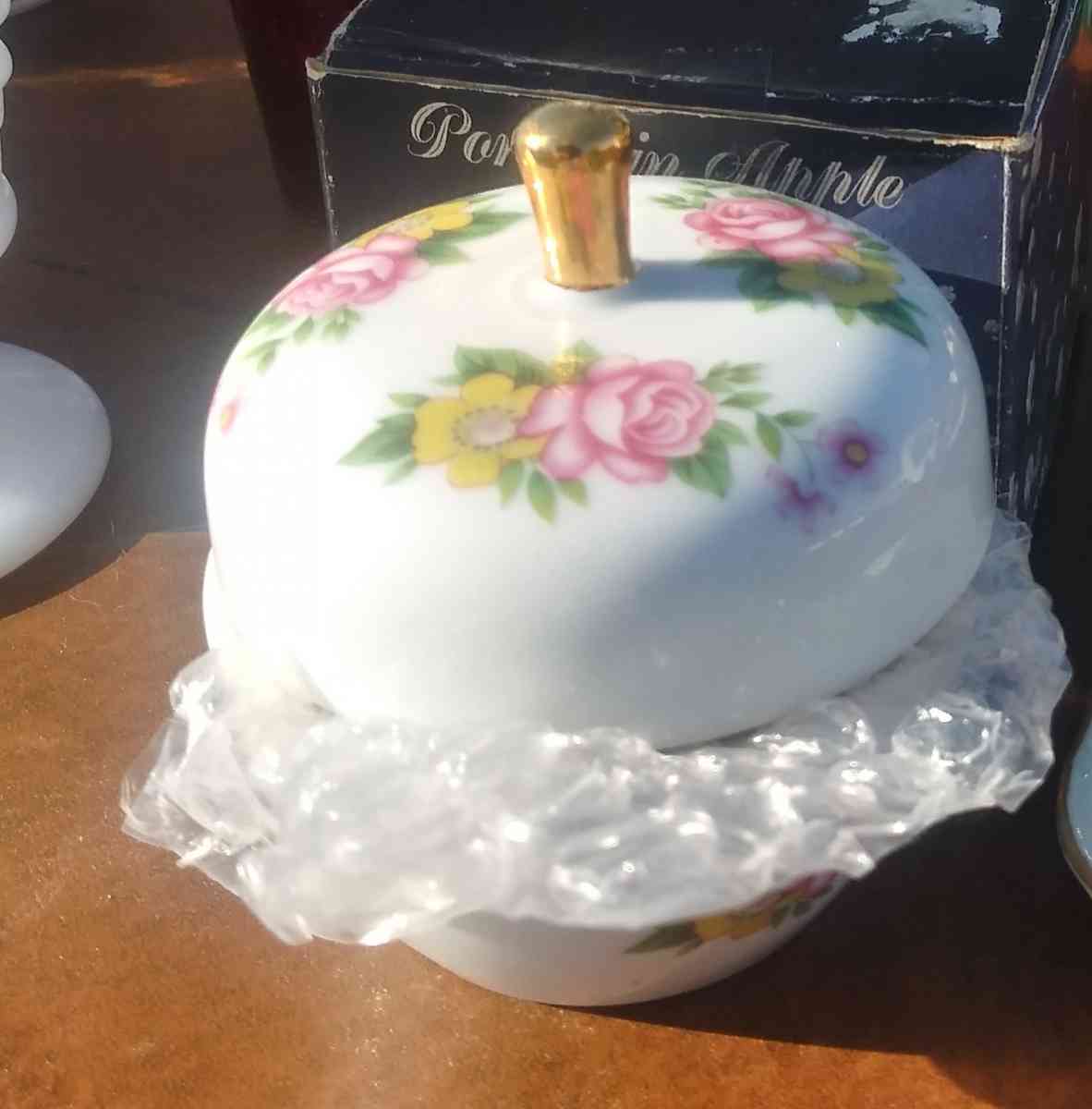 Porcelain Apple Keepsake Jar - Alliance, Ohio