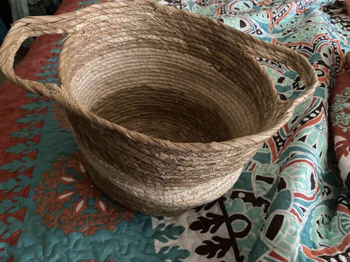 Beautiful woven bowl - Claremont, California - FleaMarketBay