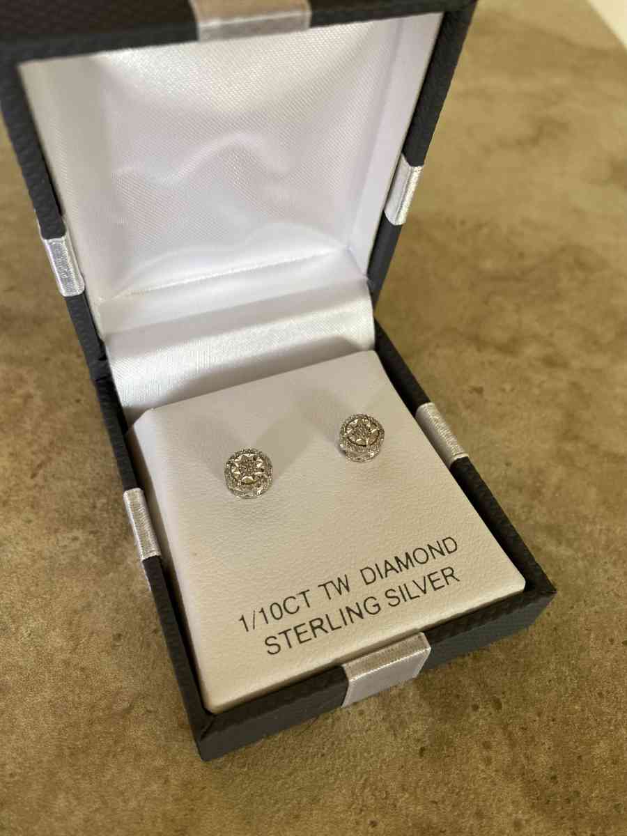Diamond sterling silver earrings - Gresham, Oregon - FleaMarketBay