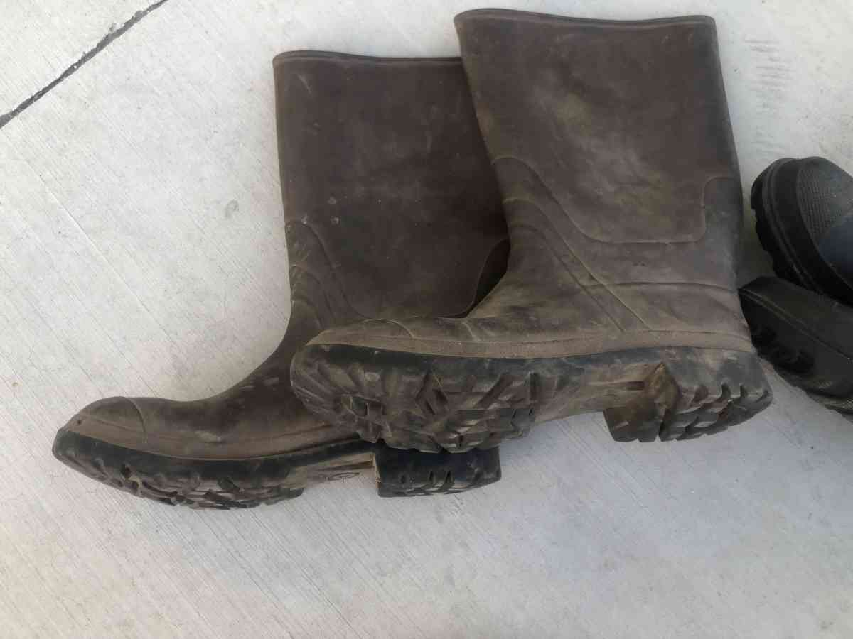 rubber boots - Fresno, California - FleaMarketBay