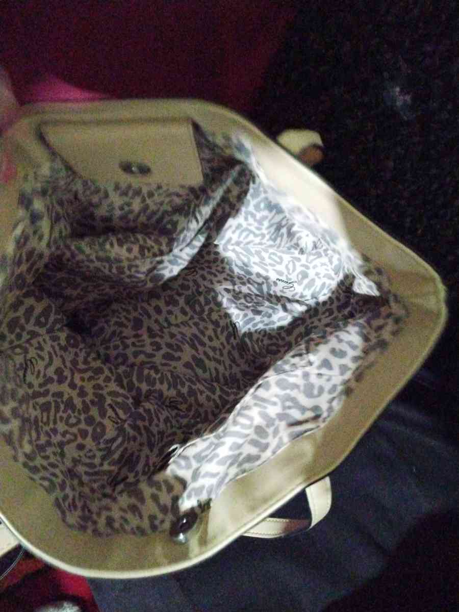 GUESS PINK AND WHITE HANDBAG - Belen, New Mexico - FleaMarketBay