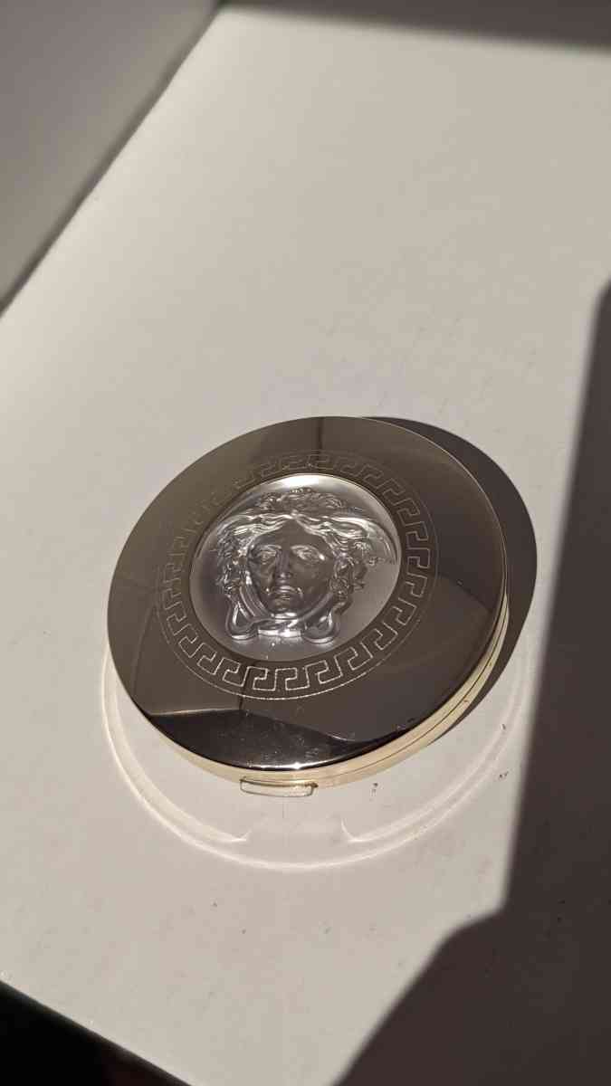 Versace brush - Elgin, Illinois