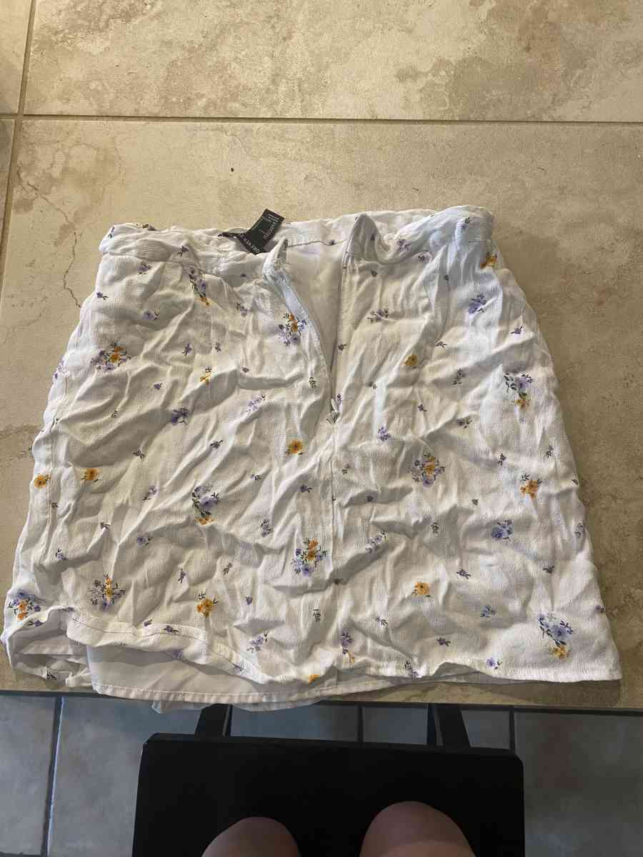 3 skirts deal - Gresham, Oregon - FleaMarketBay