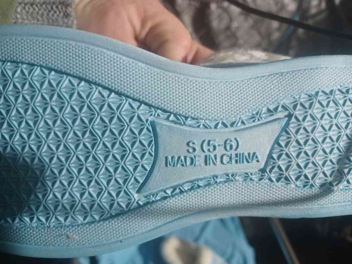 Slippers - Dallas, Texas - FleaMarketBay