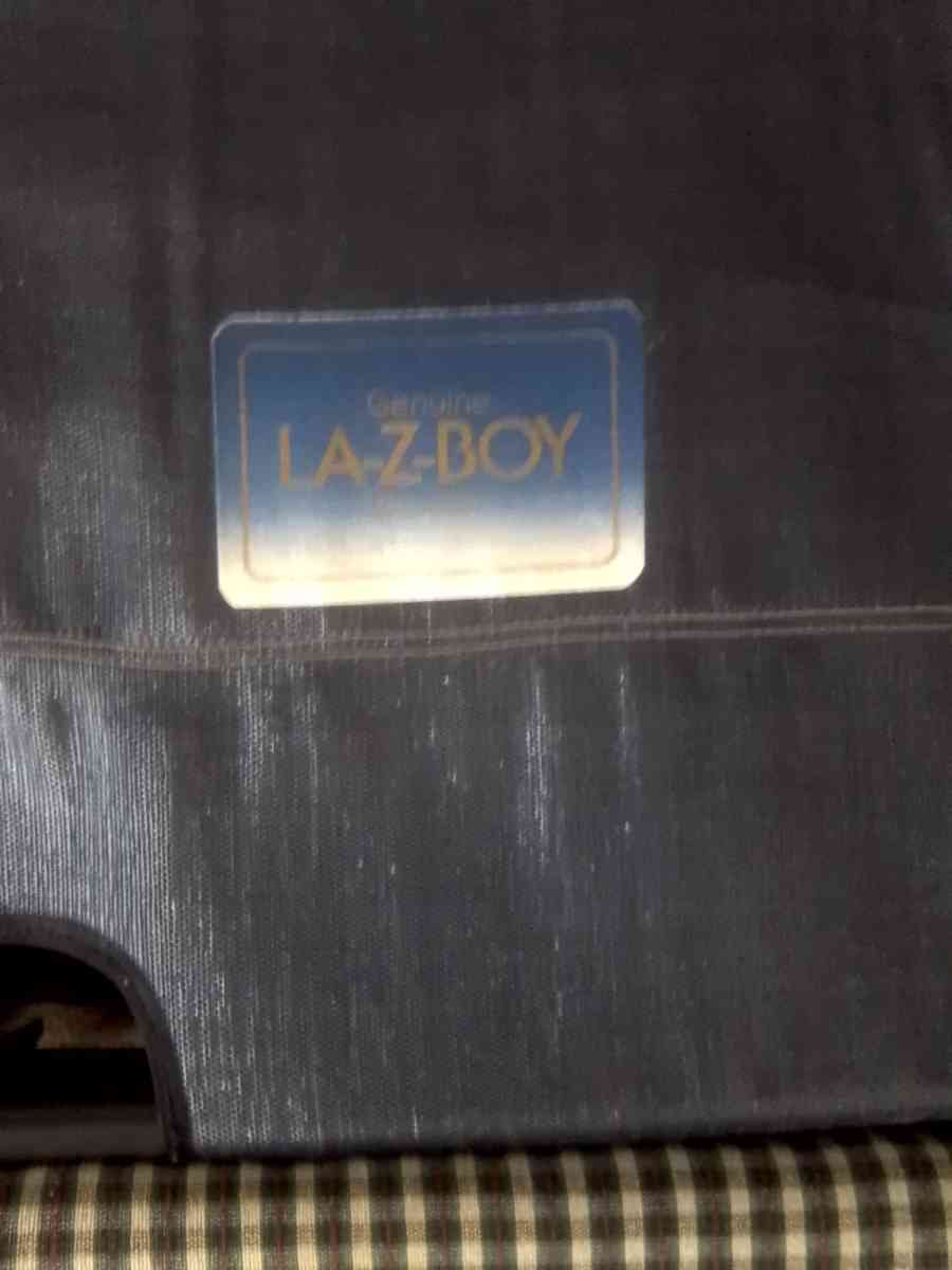 lazyboy sofa bed - Cumberland, North Carolina - FleaMarketBay