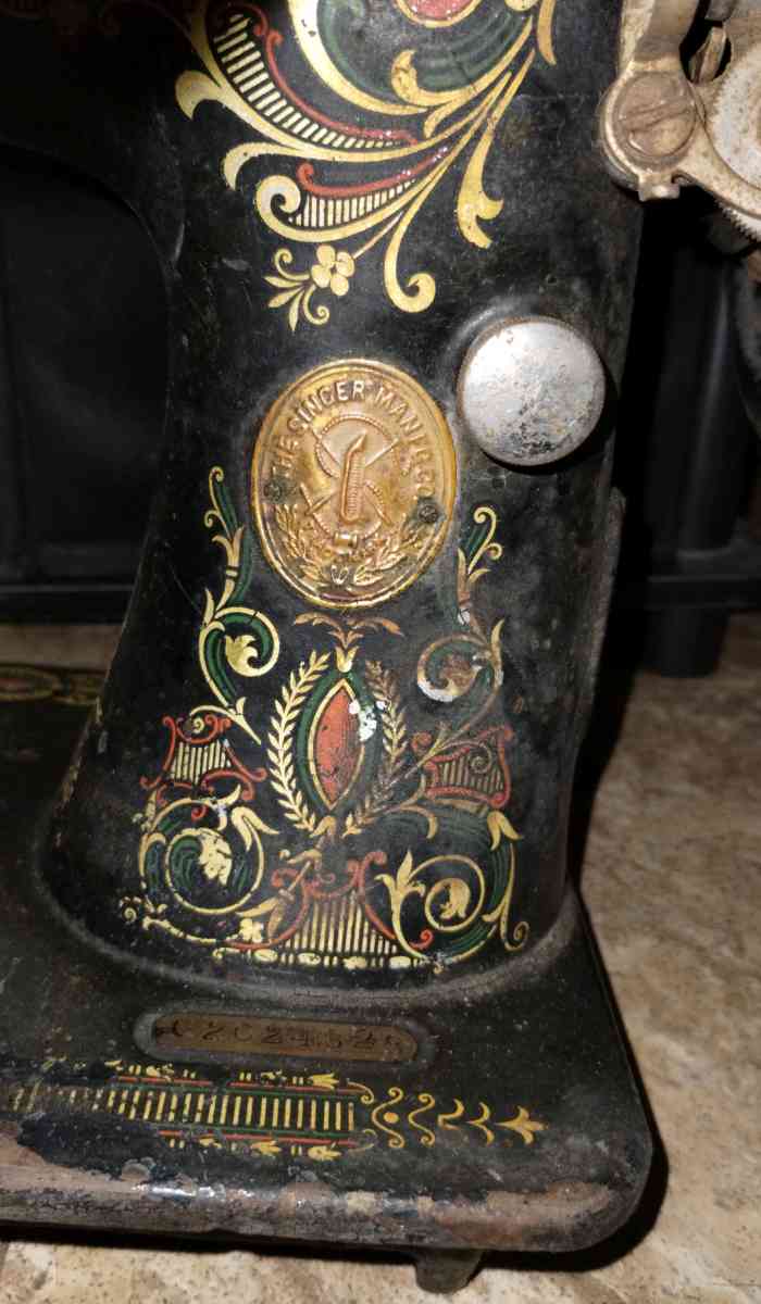 1920 singer sewing machine with treadle and table - Midland, Texas - FleaMarketBay