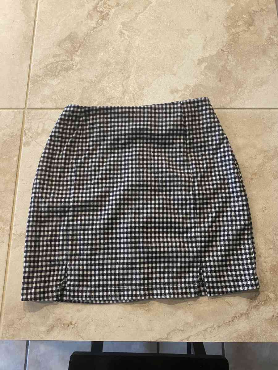 3 skirts deal - Gresham, Oregon - FleaMarketBay