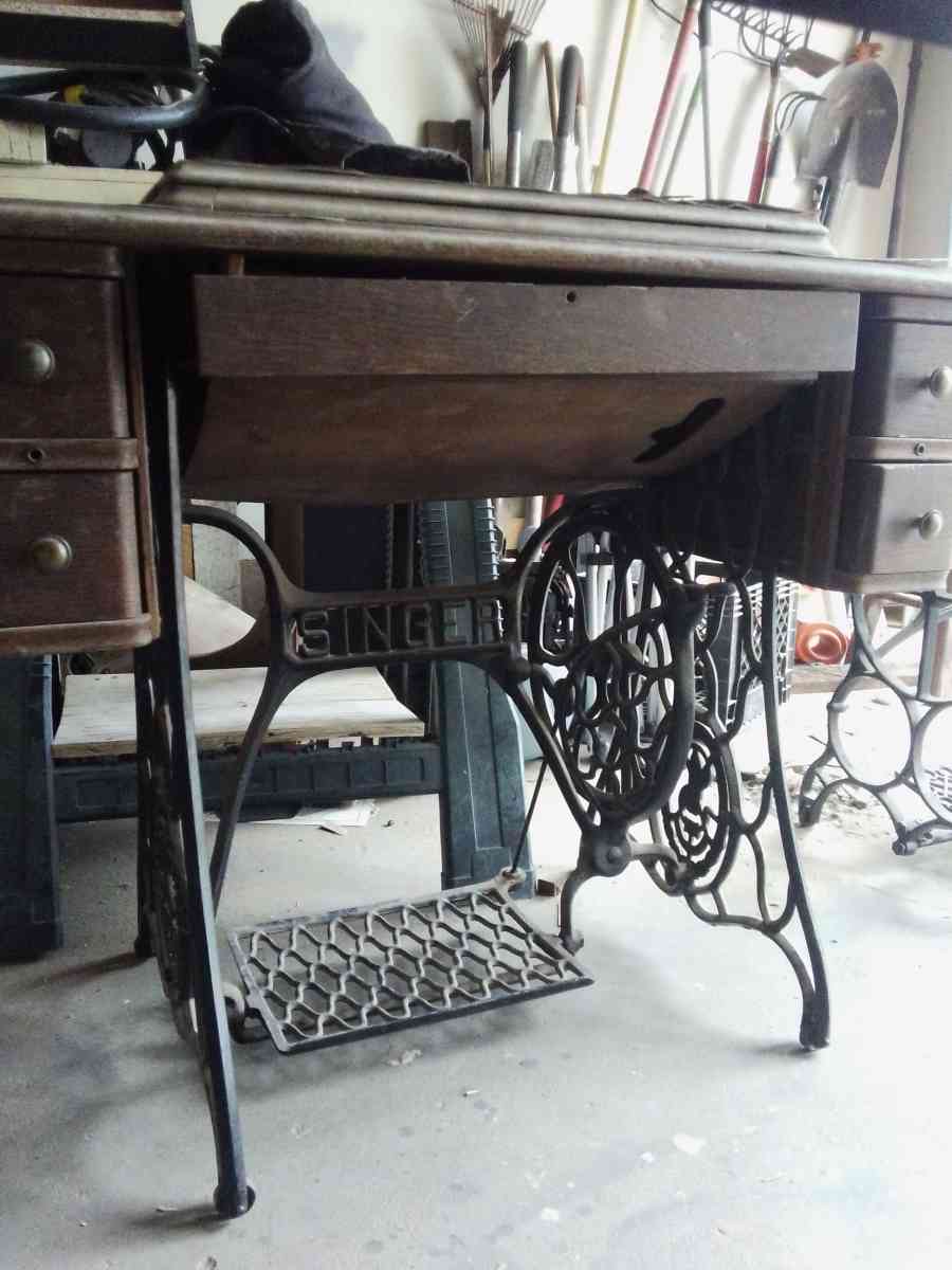 1920 singer sewing machine with treadle and table - Midland, Texas - FleaMarketBay