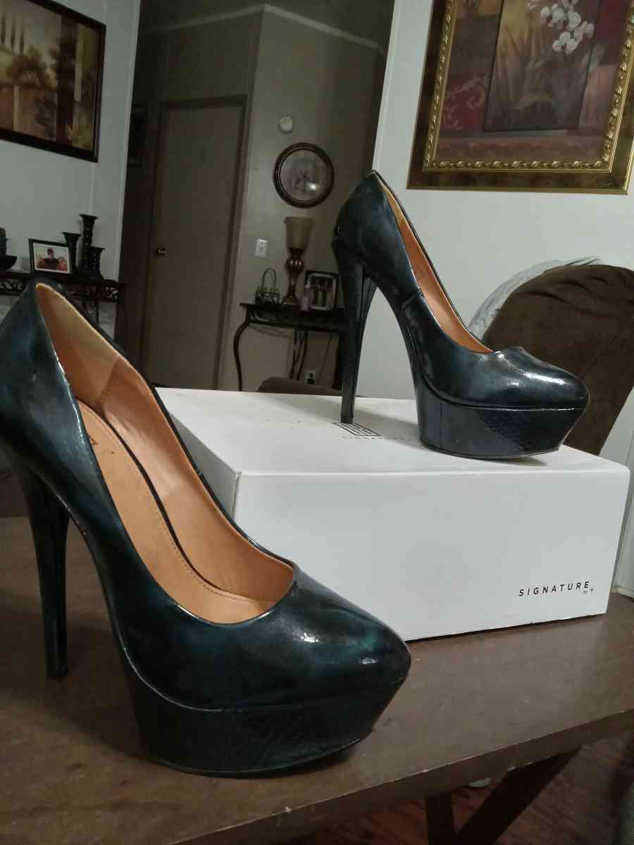 Multiple pairs of heels - Davidson, North Carolina - FleaMarketBay