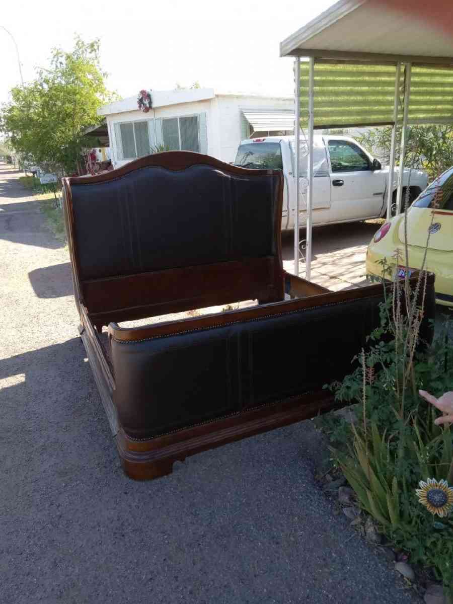 slightly used beautiful bed frame and headboard - Mesa, Arizona - FleaMarketBay