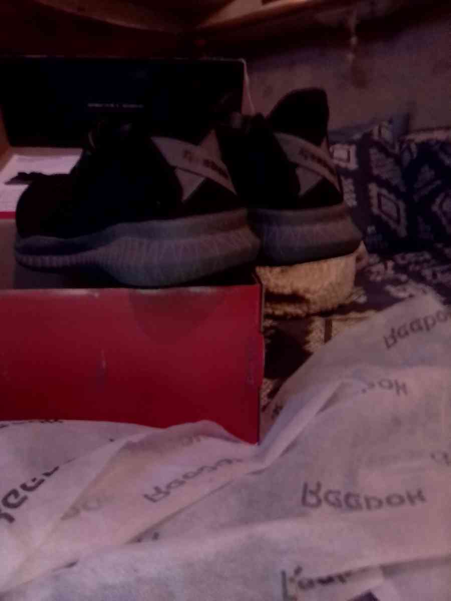 fllexagon womans work Reebok - Banning, California - FleaMarketBay