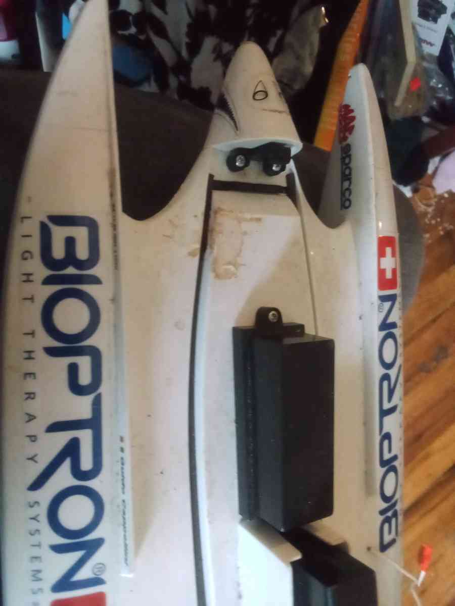 this is an old radio controlled speed boat with the battery - Brooklyn, New York - FleaMarketBay