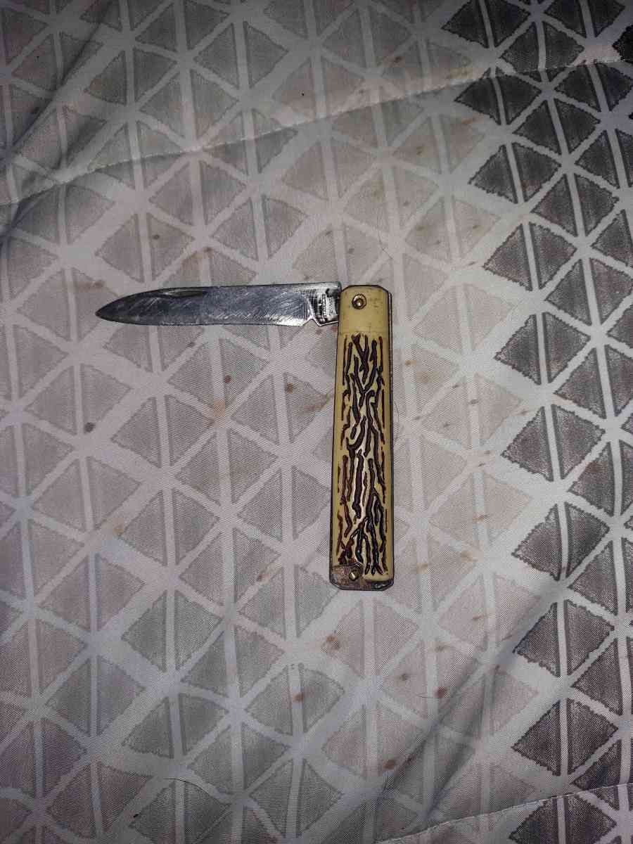 variety of knives - Lyles, Tennessee - FleaMarketBay