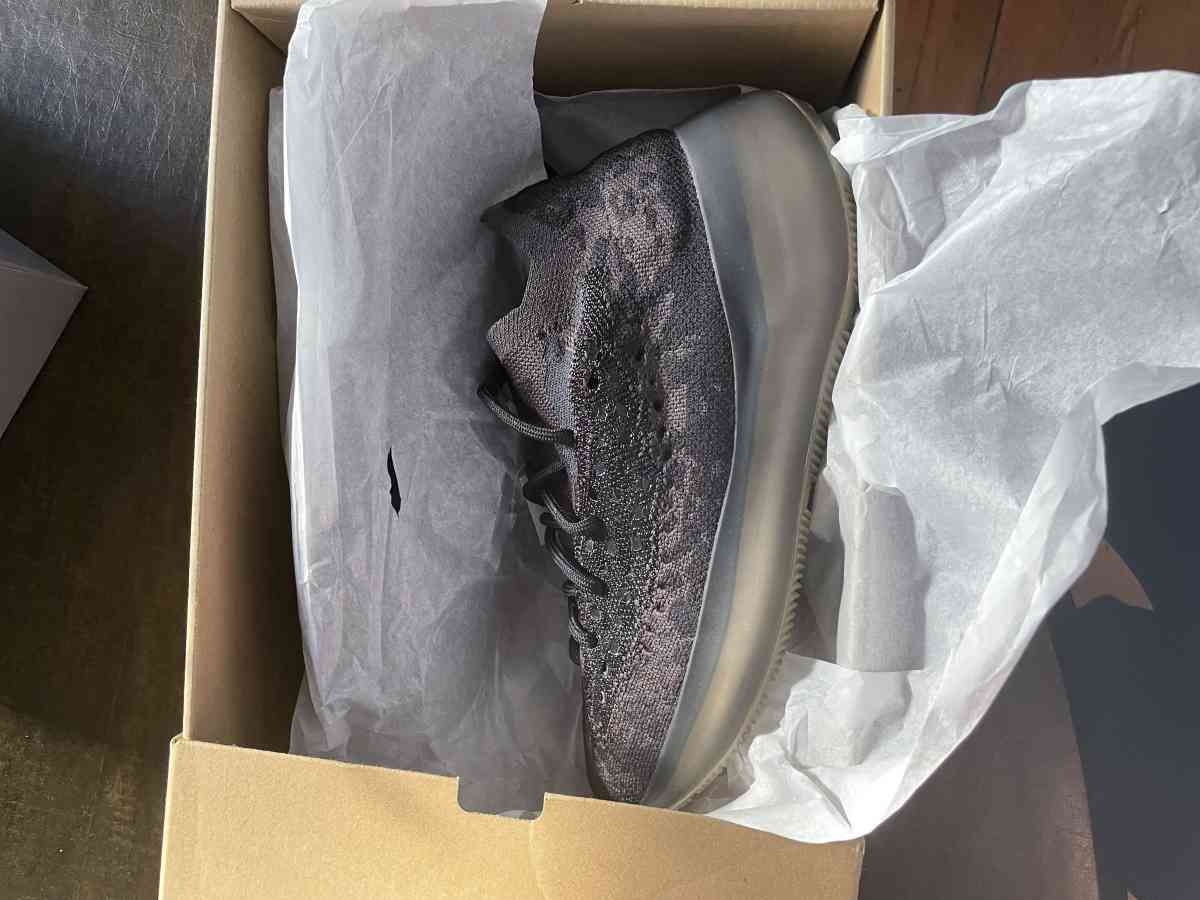 Yeezy 380 boost - New Bedford, Massachusetts