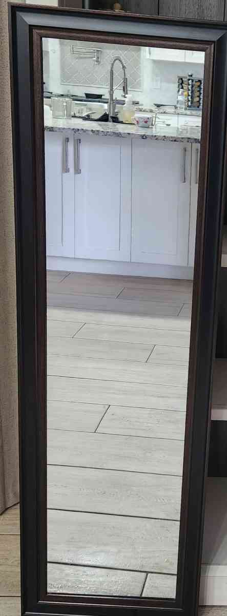 the mirrow is the puor wood the measures of height is 54 the - Wesley Chapel, Florida