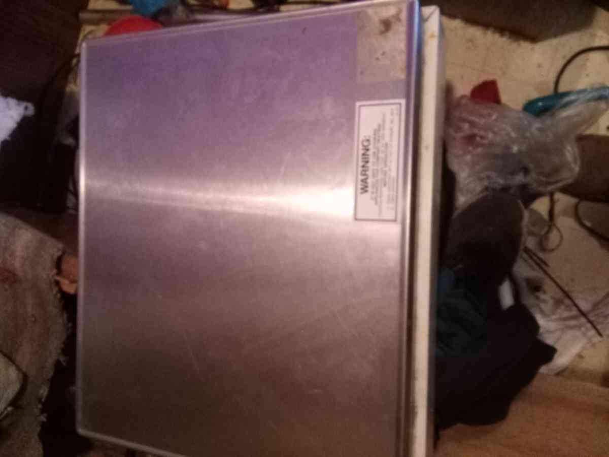 a three burner gas tank as you go portable propane stove - Selma, Indiana - FleaMarketBay