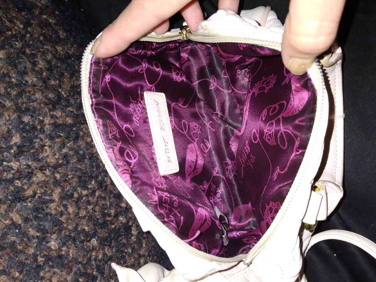BETSEY JOHNSON HANDBAG AND CROSSBODY PURSES - Belen, New Mexico - FleaMarketBay
