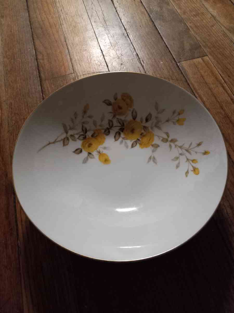 2 vintage vegetable bowls - Bangor, Maine