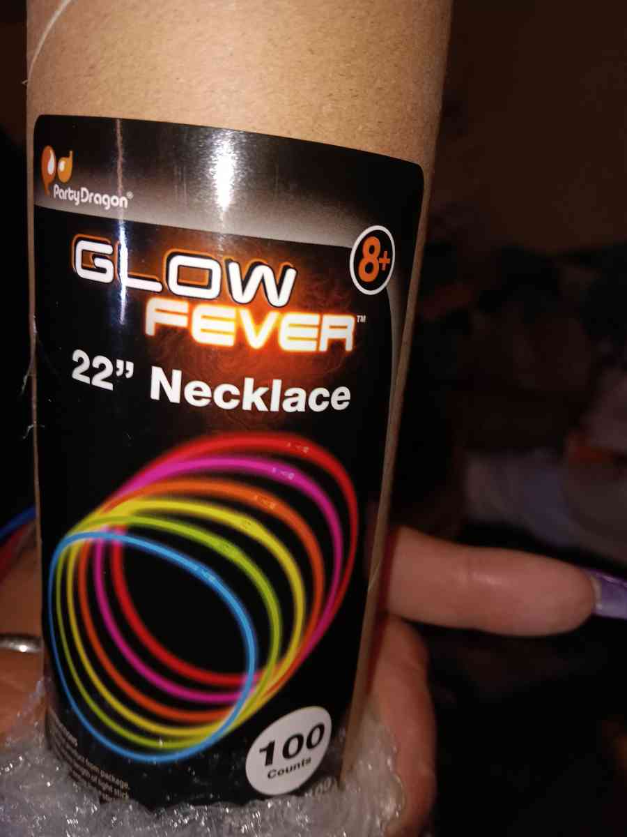 Glow in the dark necklaces 100 count - El Monte, California