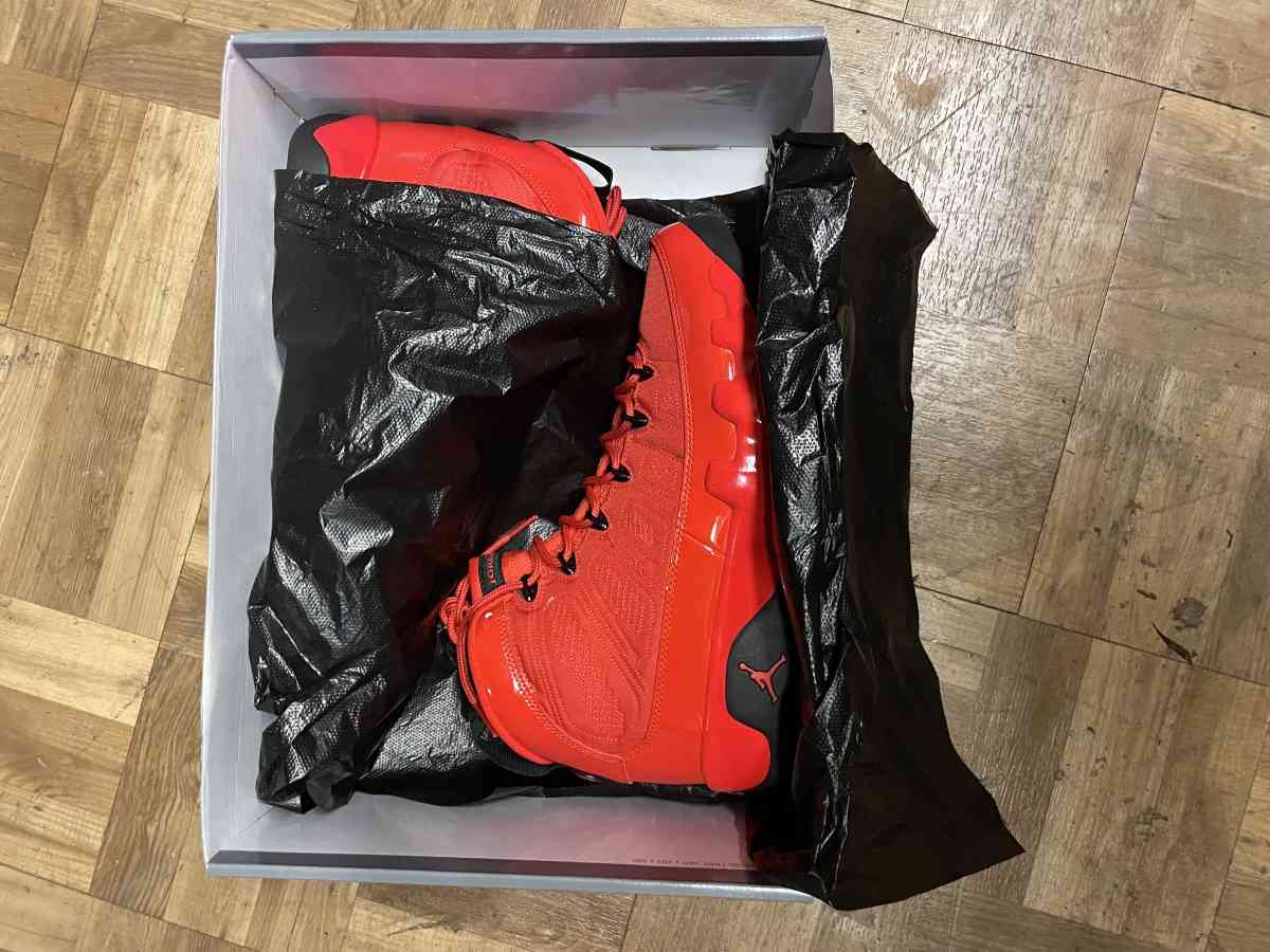Jordan 9s chili red - New Bedford, Massachusetts